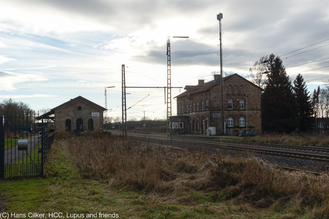 vom Sportplatz zu den Windrädern