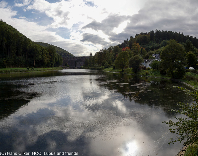 Wir starten in Padberg und gehen erst mal Richtung Marsberg, dann beim alten Stollen wechseln wir auf den Rückweg bis zur Diemel, von da wieder zum Auto, aber der Weg ist grausam, durch den Wald statt Aussicht, Kapelle mit Einsturzgefahr und dann ist die Markierung weg.