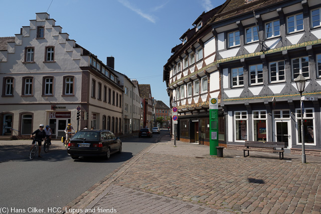 von Höxter mit dem maroden Parkhaus geht es nach Corvey dem Weltkulturerbe und dann in die Stadt, eine Baustelle vom Feinsten.