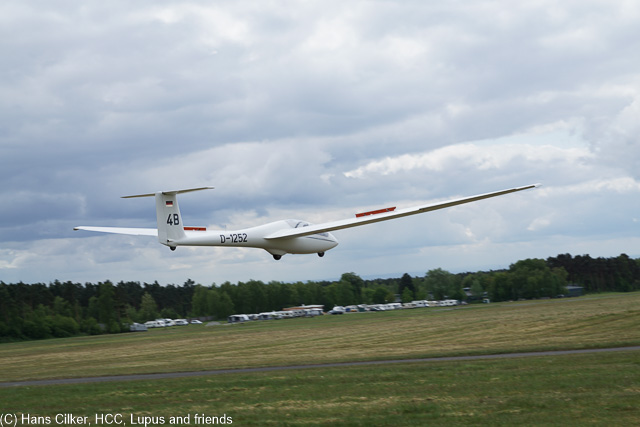 wir starten am Segelflugplatz und stellen fest, es ist Flugplatzfest, aber erst mal eine Runde bis zum Truppenübungsplatz.