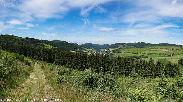 Vom Nordhang geht es nach Westfeld und über den Hohen Knochen zurück