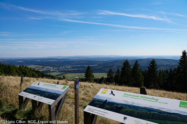 Wunderschön geht es durch die Landschaft,einsam bis auf die Kahle Pön und eine Katastrophe an der Hütte. Man kann mit dem Auto hin und es werden auch Mengen mit Kutschen rauf gefahren.